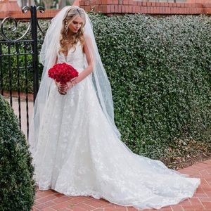 BLUSH BY HAYLEY PAIGE WEDDING DRESS FLEUR DE LIS